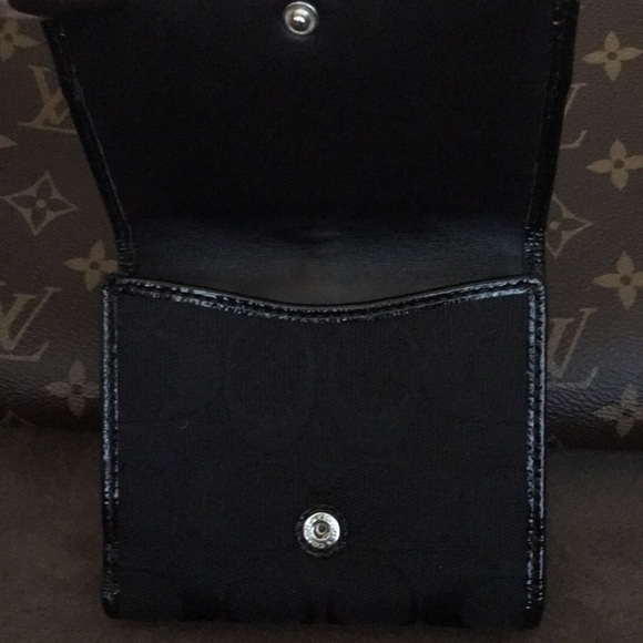 Small Coach wallet. Authentic. Great condition. - Picture 4 of 5